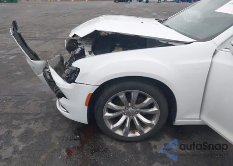 2018 Chrysler 300 Limited z USA, uszkodzony, nr VIN 2C3CCAEG0JH280049